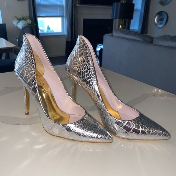 Ted Baker Savenniers Leather Silver Metallic Pump Stiletto US Size 7.5 - Picture 1 of 6